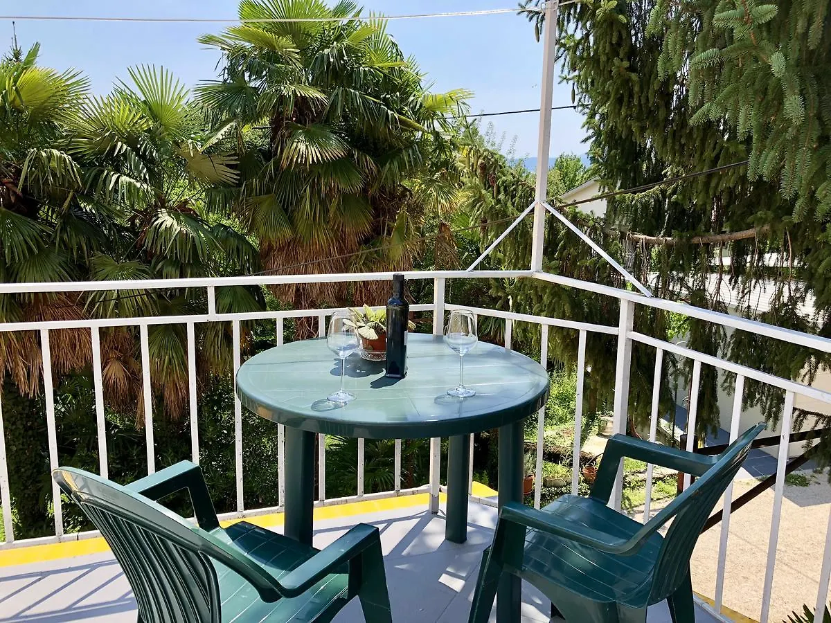 Free Parking, Wifi, Aircool, Terrace, Living & Bedroom Laurana 0*,  Croazia